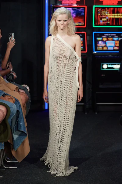 Look 19